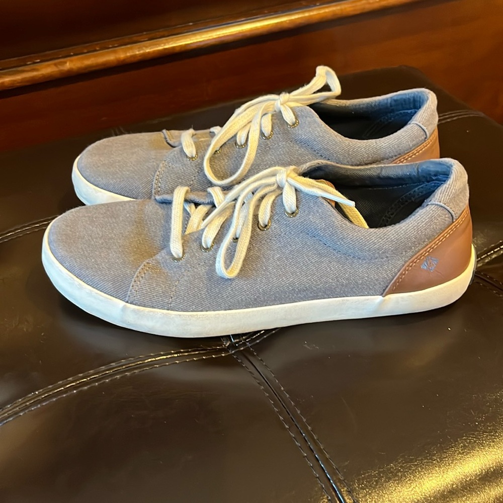 Good condition youth boys Sperry casual/ dress sneakers
